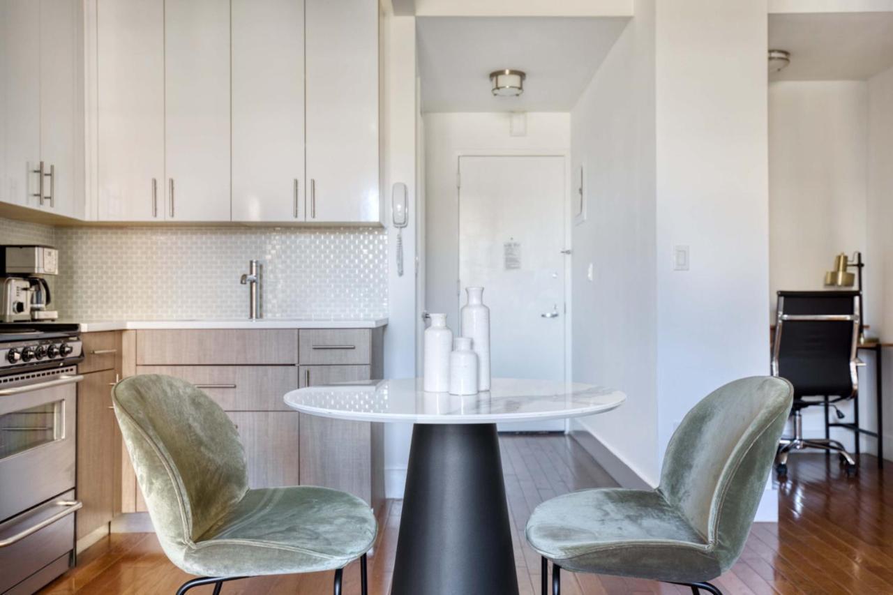 Apartment Uws 1br W Doorman Gym Nr Central Park Nyc-900
