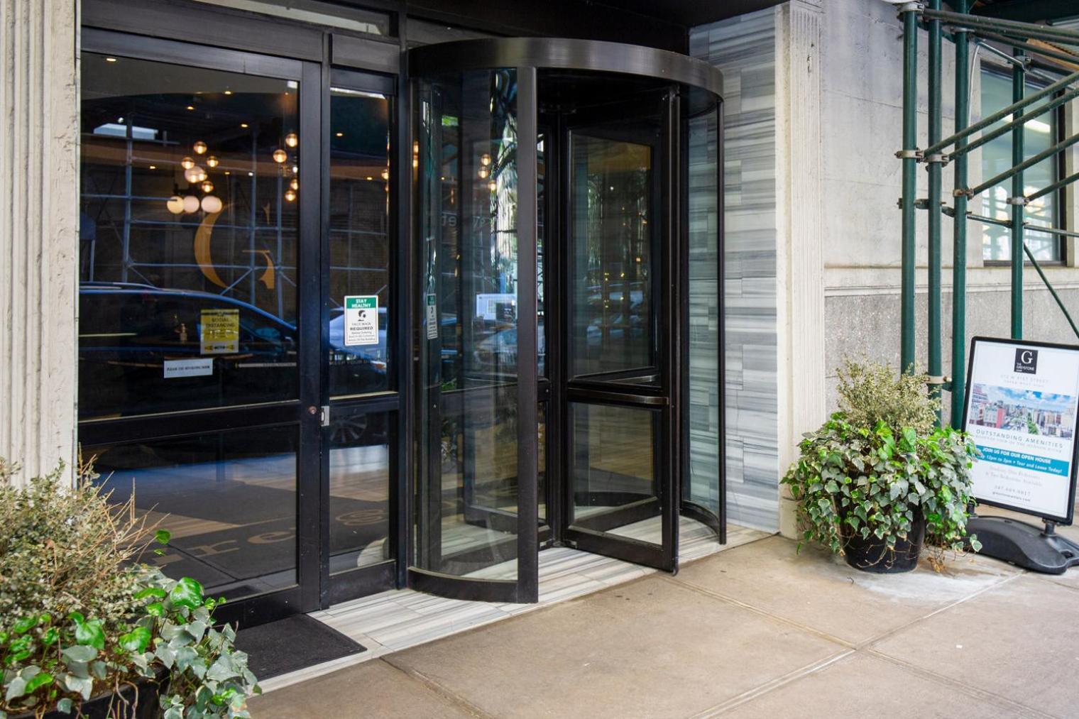 Uws 1br W Doorman Gym Nr Central Park Nyc-900